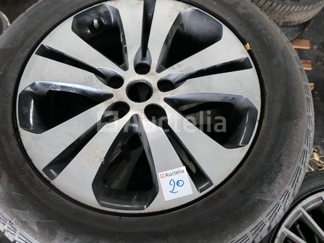 4 tweedehands winterbanden op maxxis victra suv m+s aluminium velg (afmetingen: 235/60 r18 107h) - afbeelding 5 van  7