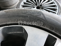 4 tweedehands winterbanden op maxxis victra suv m+s aluminium velg (afmetingen: 235/60 r18 107h) - afbeelding 6 van  7
