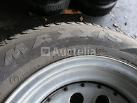 4 tweedehands winterbanden op maxxis victrasnow suv stalen velg (afmetingen: 205/70 r15 96h) - afbeelding 3 van  6