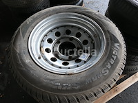 4 tweedehands winterbanden op maxxis victrasnow suv stalen velg (afmetingen: 205/70 r15 96h) - afbeelding 4 van  6