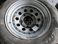 4 tweedehands winterbanden op maxxis victrasnow suv stalen velg (afmetingen: 205/70 r15 96h) - afbeelding 5 van  6
