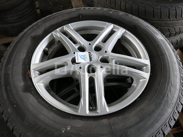 4 tweedehands winterbanden op vredestein wintrak extreme velg (afmetingen: 215/70 r16 100h) - afbeelding 1 van  8