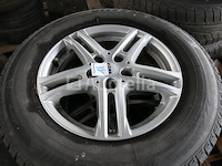 4 tweedehands winterbanden op vredestein wintrak extreme velg (afmetingen: 215/70 r16 100h) - afbeelding 1 van  8