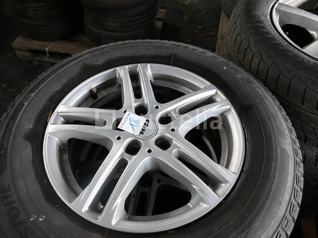 4 tweedehands winterbanden op vredestein wintrak extreme velg (afmetingen: 215/70 r16 100h) - afbeelding 2 van  8
