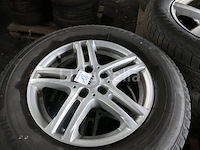 4 tweedehands winterbanden op vredestein wintrak extreme velg (afmetingen: 215/70 r16 100h) - afbeelding 2 van  8