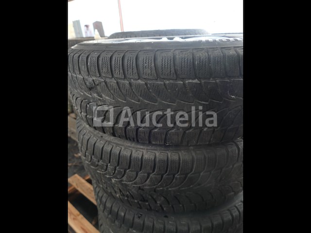 4 tweedehands winterbanden op vredestein wintrak extreme velg (afmetingen: 215/70 r16 100h) - afbeelding 8 van  8
