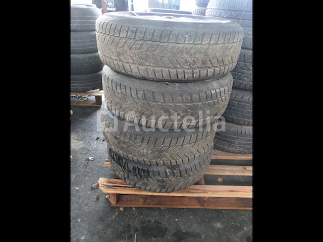 4 tweedehands winterbanden op vredestein wintrak extreme velg - afbeelding 3 van  8