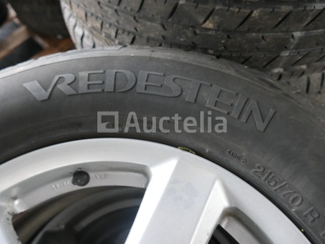 4 tweedehands winterbanden op vredestein wintrak extreme velg - afbeelding 4 van  8