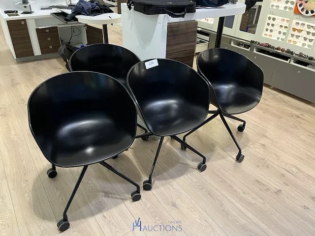 4 verrijdbare bijzetstoelen hay - afbeelding 2 van  3