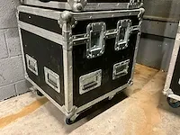 4 verrijdbare flightcases, afm plm 59 x 59 x 68cm - afbeelding 1 van  2