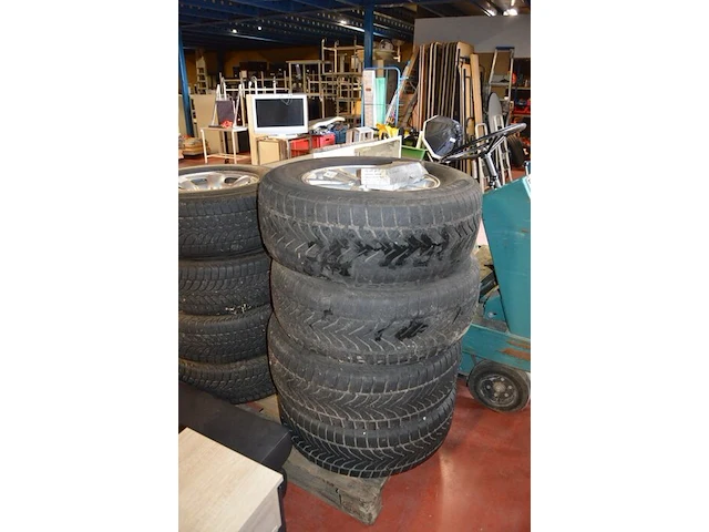 4 winterbanden met velg toyota hillux lassa 265/65r17 116h - afbeelding 1 van  9