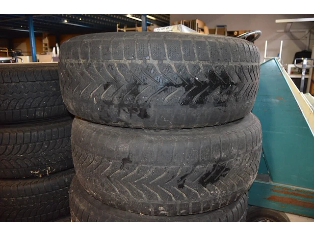 4 winterbanden met velg toyota hillux lassa 265/65r17 116h - afbeelding 4 van  9