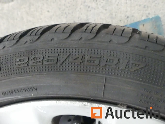 4 winterbanden op goodyear eagle ultra grip aluminium velgen - afbeelding 1 van  5