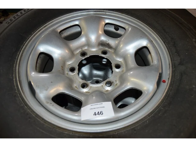 4 winterbanden op velg bridgestone blizzak 235/75r15 109t - afbeelding 5 van  8