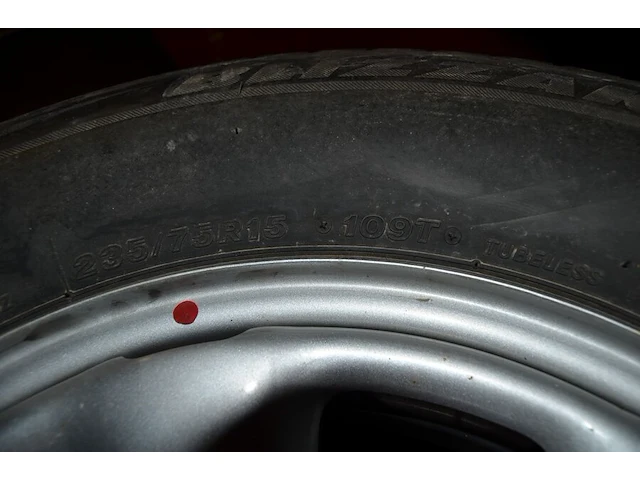 4 winterbanden op velg bridgestone blizzak 235/75r15 109t - afbeelding 8 van  8