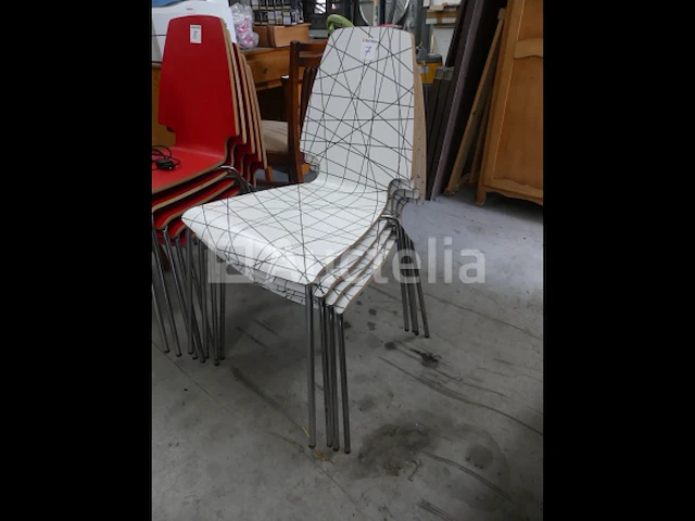 4 witte en zwarte stoelen - afbeelding 2 van  2