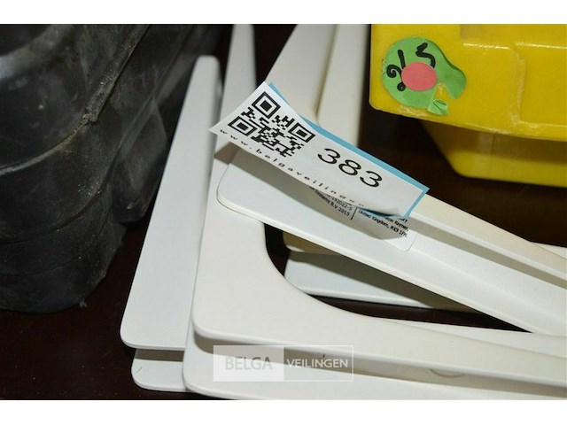 4 witte leggerdragers - afbeelding 3 van  3