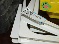 4 witte leggerdragers - afbeelding 3 van  3