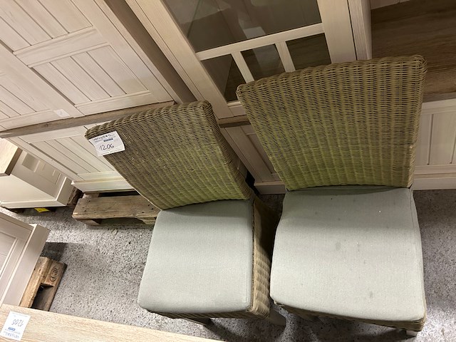 4 witte rieten stoelen - afbeelding 1 van  3