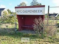 4 x betonnen dugout/overdekte voetbalbank