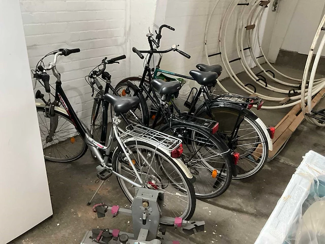 4 x damesfiets - afbeelding 1 van  8