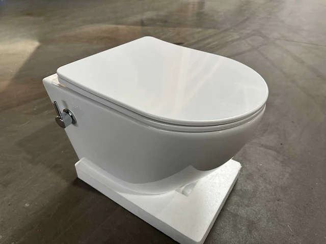 4 x design wit wc pot met bidet - afbeelding 1 van  4