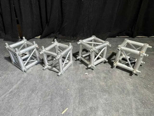 4 x doos hoek type global truss f34 - afbeelding 1 van  1