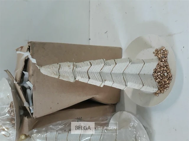 4 x kerstboom kaars op metalen voet - afbeelding 3 van  3