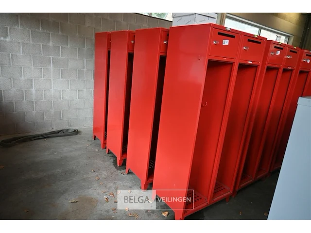 4 x metalen lockerkast voor 2 personen - afbeelding 1 van  7