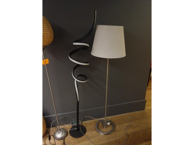 4 x staande lamp + 1x tafellamp - afbeelding 2 van  3