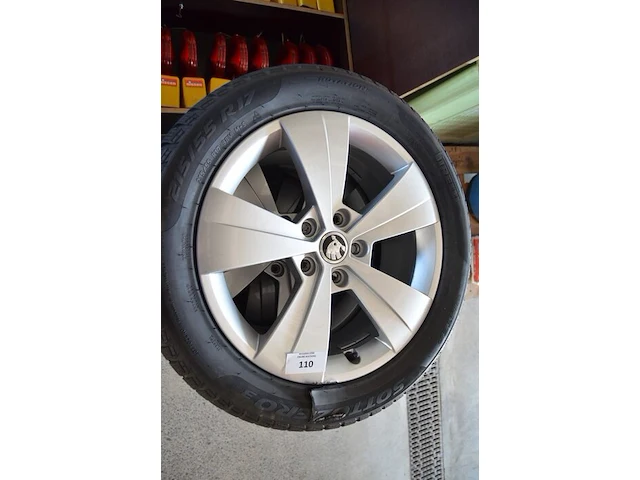 4 x velgen pirelli 215/55r17 98v m+s (1 beschadigd) - afbeelding 4 van  8