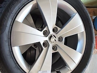 4 x velgen pirelli 215/55r17 98v m+s (1 beschadigd) - afbeelding 4 van  8