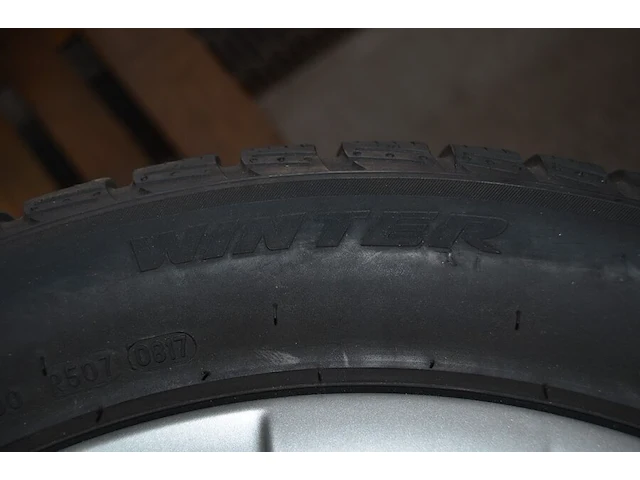 4 x velgen pirelli 215/55r17 98v m+s (1 beschadigd) - afbeelding 7 van  8