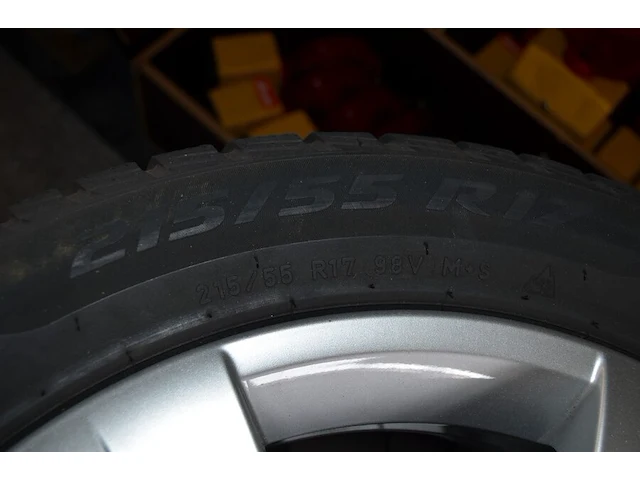4 x velgen pirelli 215/55r17 98v m+s (1 beschadigd) - afbeelding 8 van  8
