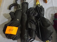 4 zwarte paraplu's - afbeelding 1 van  1