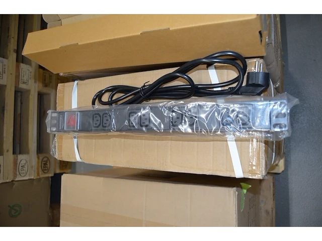 40 caymon 19 inch power distribution units - afbeelding 1 van  5