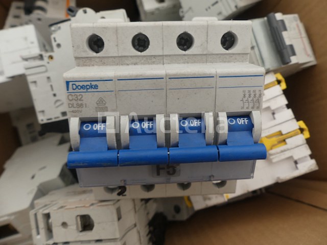 40 diverse automatische stroomonderbrekers - afbeelding 2 van  8