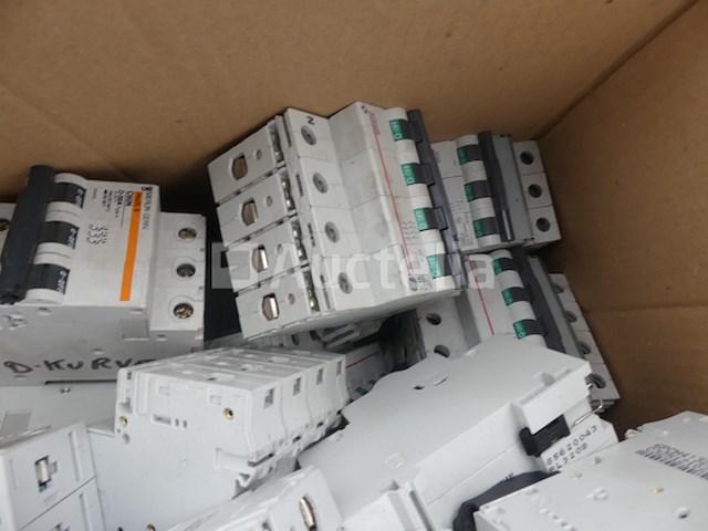 40 diverse automatische stroomonderbrekers - afbeelding 7 van  8