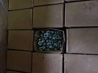 40 doosjes met moeren m5 - afbeelding 2 van  2