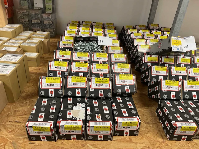 40 dozen spaanderplaatschroeven - afbeelding 1 van  6