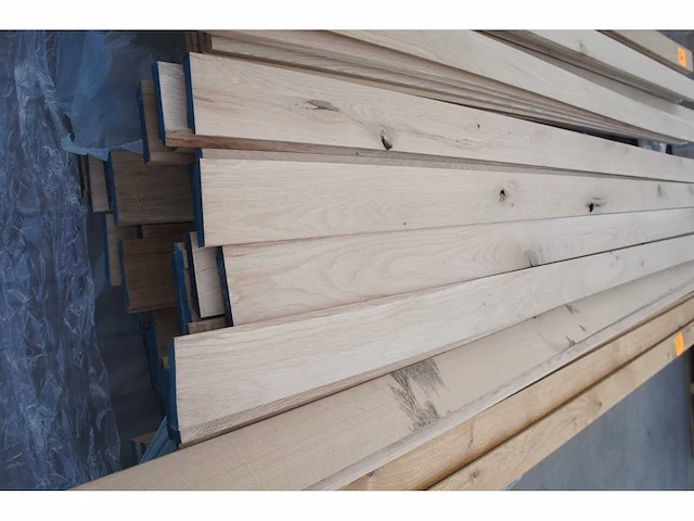 40 lm massief eiken plinten 14mm - afbeelding 1 van  6