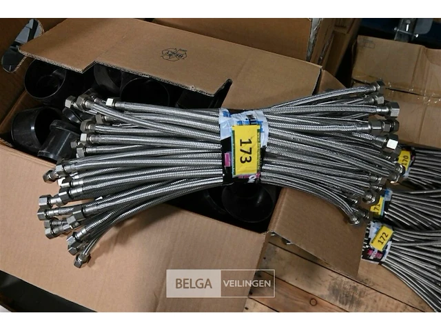 ±40 st flexibele aansluitslang 3/8m-1/2m - afbeelding 1 van  1