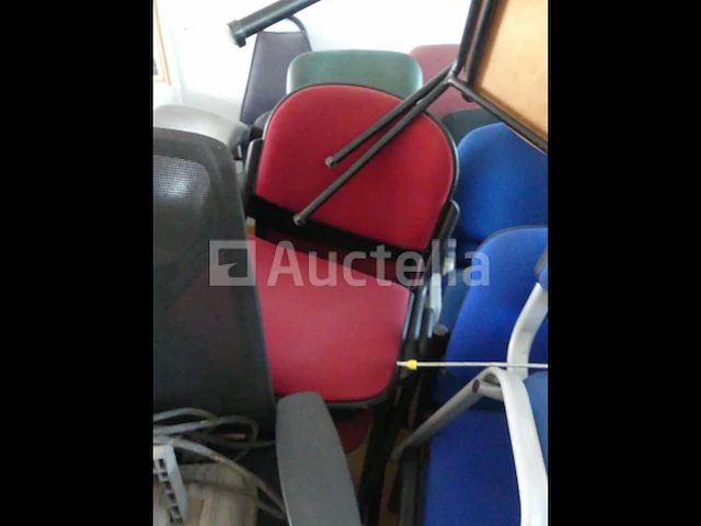 40 stoelen op poten (niet bij elkaar passend) - afbeelding 2 van  9