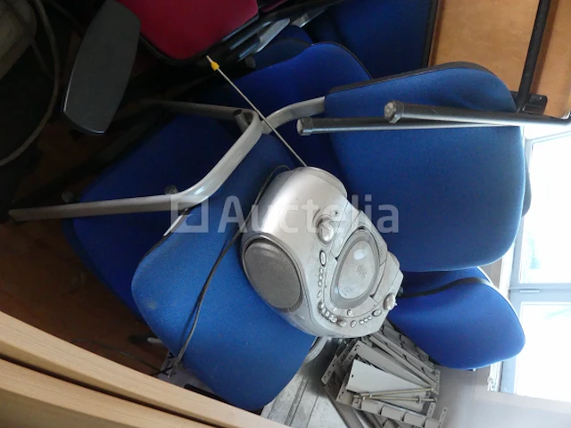 40 stoelen op poten (niet bij elkaar passend) - afbeelding 8 van  9