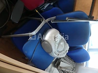 40 stoelen op poten (niet bij elkaar passend) - afbeelding 8 van  9