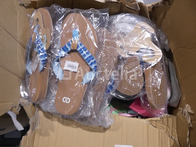 40 veelkleurige strandschoenen - afbeelding 1 van  7