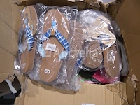 40 veelkleurige strandschoenen - afbeelding 1 van  7