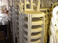 40 wit pvc stoelen (1140) - afbeelding 3 van  4