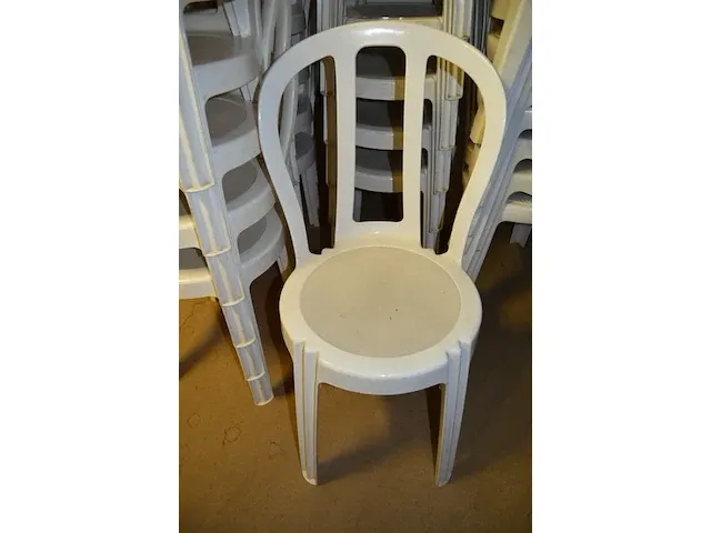 40 wit pvc stoelen (1140) - afbeelding 4 van  4