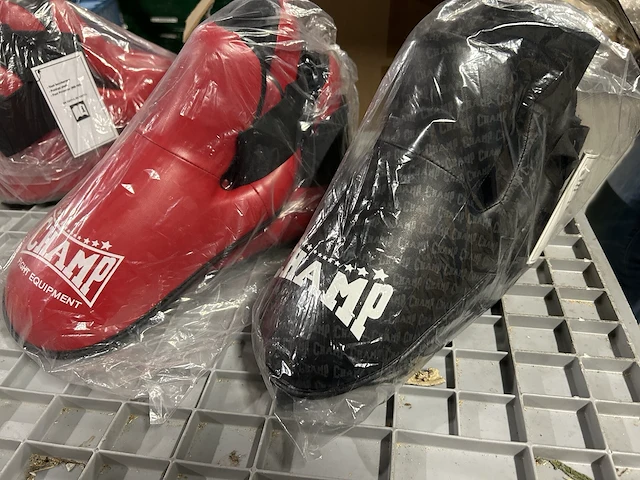 43 - kick schoenen rood / zwart (7st) - afbeelding 1 van  1